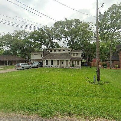 98 Van Winkle St, Lake Jackson, TX 77566