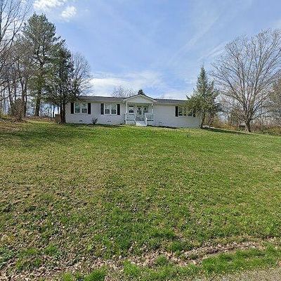 228 Howell Rd, Westmoreland, TN 37186