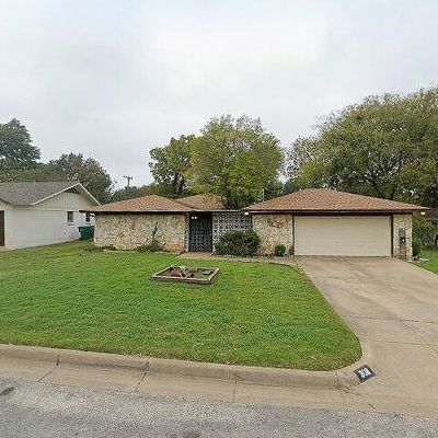 808 Raintree Rd, Fort Worth, TX 76103