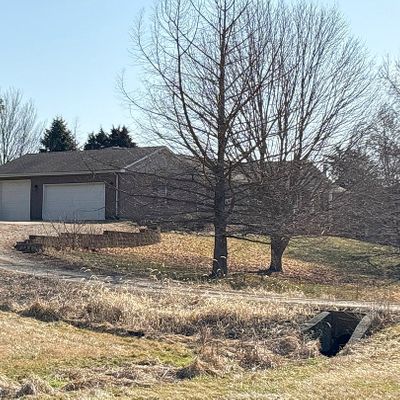 14668 Autumn Rd, Wapella, IL 61777