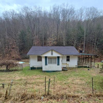 2411 Leatherwood Rd, Clendenin, WV 25045