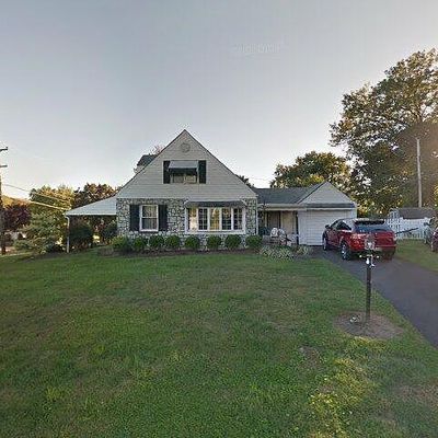 4 Woodhill Rd, Willow Grove, PA 19090