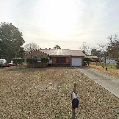 605 Reggie Ct, Spring Lake, NC 28390