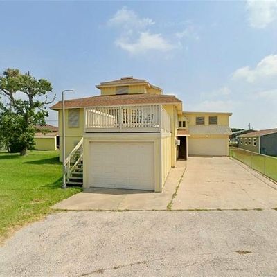 9 Scallop Dr, Rockport, TX 78382