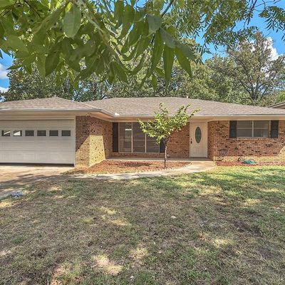 1335 Crestview Dr, Denison, TX 75020