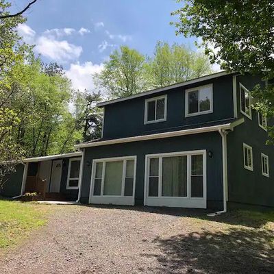 12 Hickory Rd, Lake Harmony, PA 18624