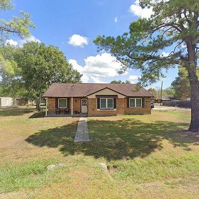 1225 Avenue I, Danbury, TX 77534