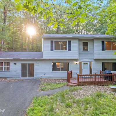 164 Saunders Dr, Bushkill, PA 18324