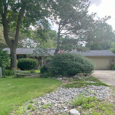 1738 Sunnymede Ln, Lansing, MI 48906