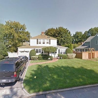 15 Webster St, Westbury, NY 11590