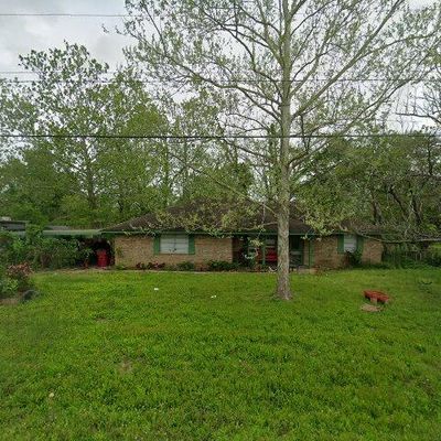 151 Lower Colorado Dr, Bay City, TX 77414