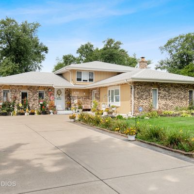 1 S476 Macarthur Dr, Oakbrook Terrace, IL 60181