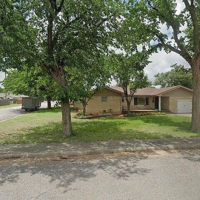 2001 Christine St, Pampa, TX 79065