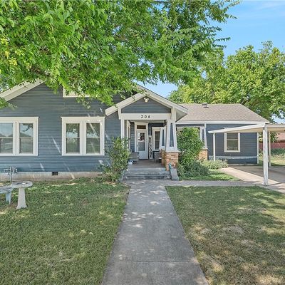 204 W Columbus St, West, TX 76691