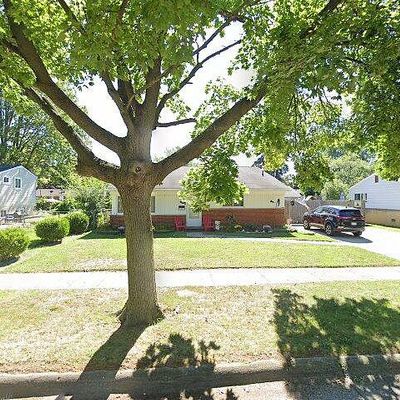 20424 Dubois St, Clinton Township, MI 48035