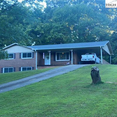 210 Lakeview Dr, State Road, NC 28676