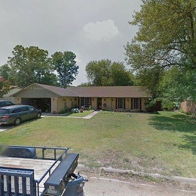 211 Hillcrest St, Sanger, TX 76266