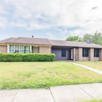 214 E Amberway Ln, Garland, TX 75040