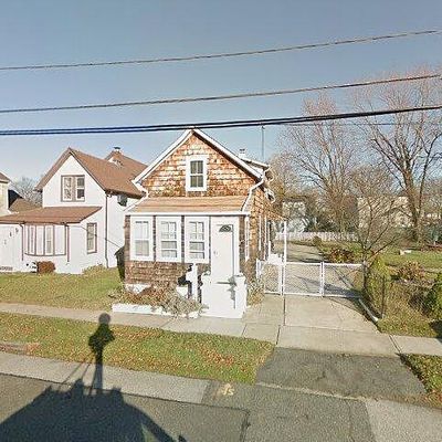 216 S 6 Th St, Lindenhurst, NY 11757