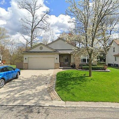 2241 Silver Maple Ln, Lake Orion, MI 48359