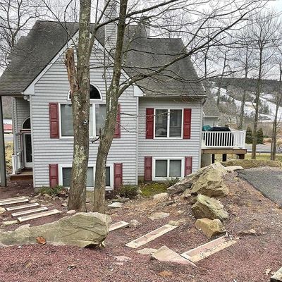 23 Rockspring Ct, Lake Harmony, PA 18624