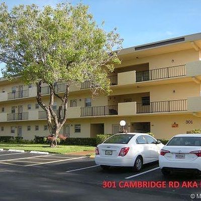 301 Cambridge Rd #302, Hollywood, FL 33024