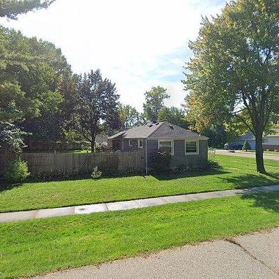 302 Hickory Dr, Troy, MI 48083