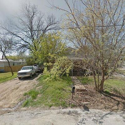 302 W Armstrong Ave, Comanche, TX 76442