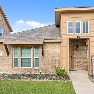 305 Haywood Cir, Lancaster, TX 75146