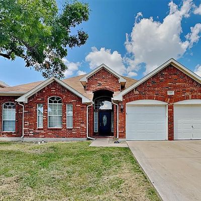 325 Jennifer Ln, Arlington, TX 76002