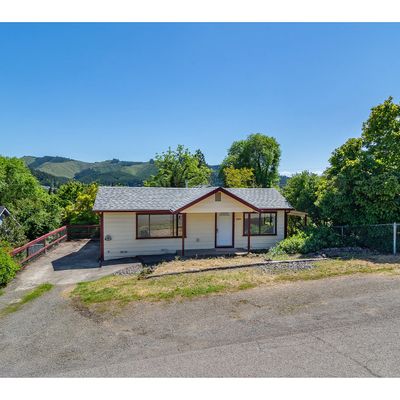 328 E Fifth Ave, Sutherlin, OR 97479