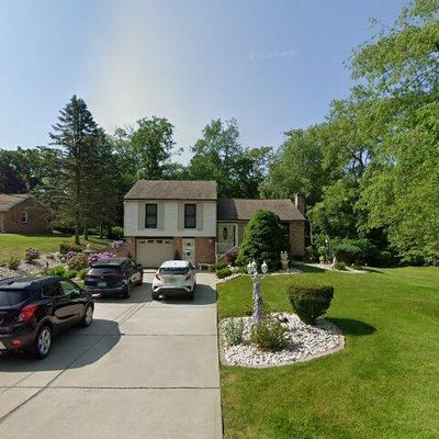 2736 W Bardonner Rd, Gibsonia, PA 15044