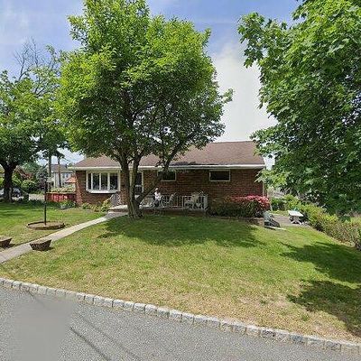 28 Muzzy Rd, Little Falls, NJ 07424