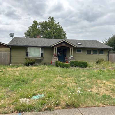 2900 E Crestview Dr, Newberg, OR 97132