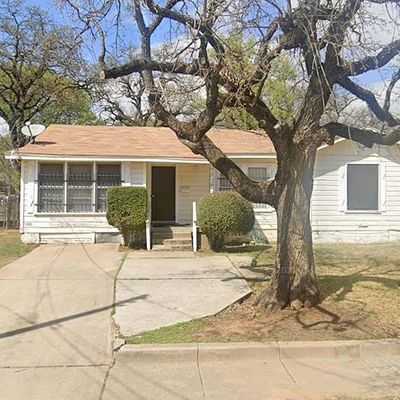 2905 Pioneer St, Fort Worth, TX 76119