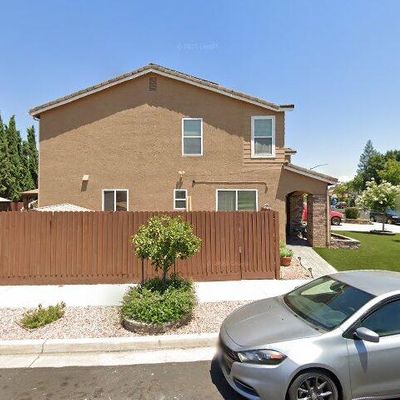 2905 Robinwood Ave, Clovis, CA 93611