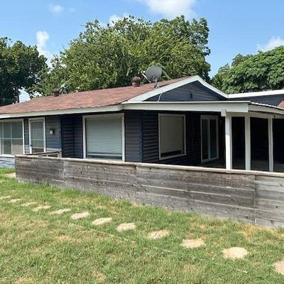 401 Roberts Cut Off Rd, River Oaks, TX 76114