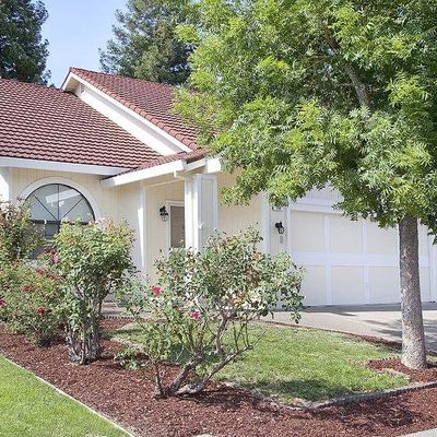 504 Gertrude Dr, Windsor, CA 95492