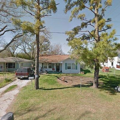 506 Shelby St, Clute, TX 77531