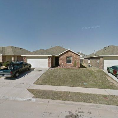 520 Elk Run Dr, Fort Worth, TX 76140