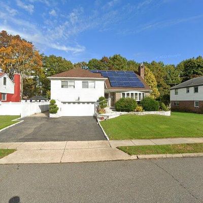 612 Blair Dr, Westbury, NY 11590