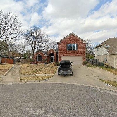 615 Engleside Dr, Arlington, TX 76018