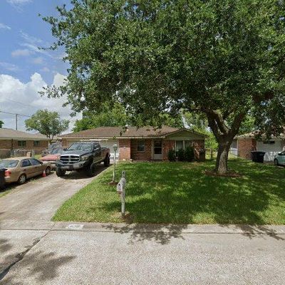 637 Circle Way, Alvin, TX 77511