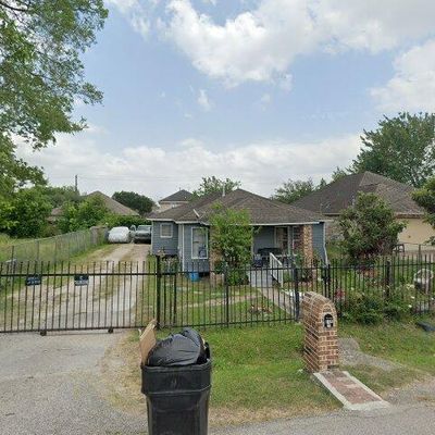 8125 Parnell St, Houston, TX 77051