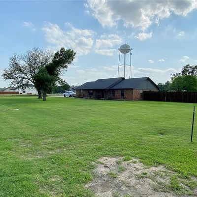 700 Arapaho Dr, Tioga, TX 76271