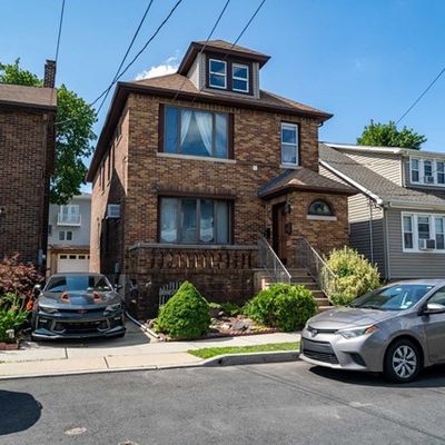 711 4 Th St, Secaucus, NJ 07094