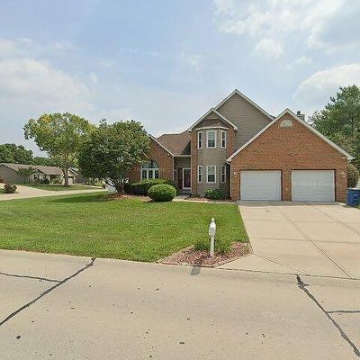 900 Robert Dr, Maryville, IL 62062