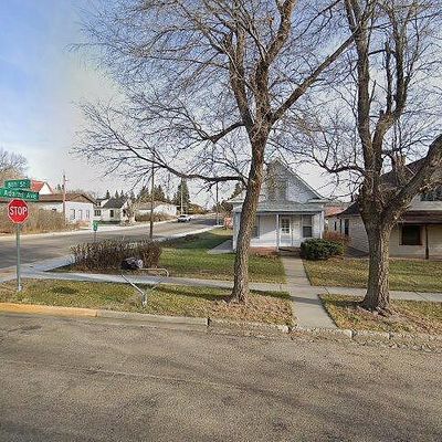 104 8 Th St S, Hettinger, ND 58639