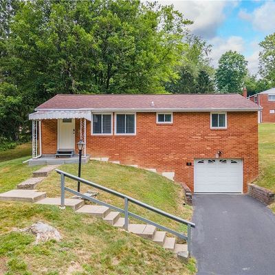 11 E Hillcrest Rd, Eighty Four, PA 15330