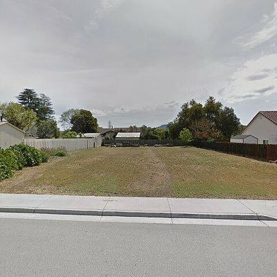 125 Bundeson Dr, Hollister, CA 95023